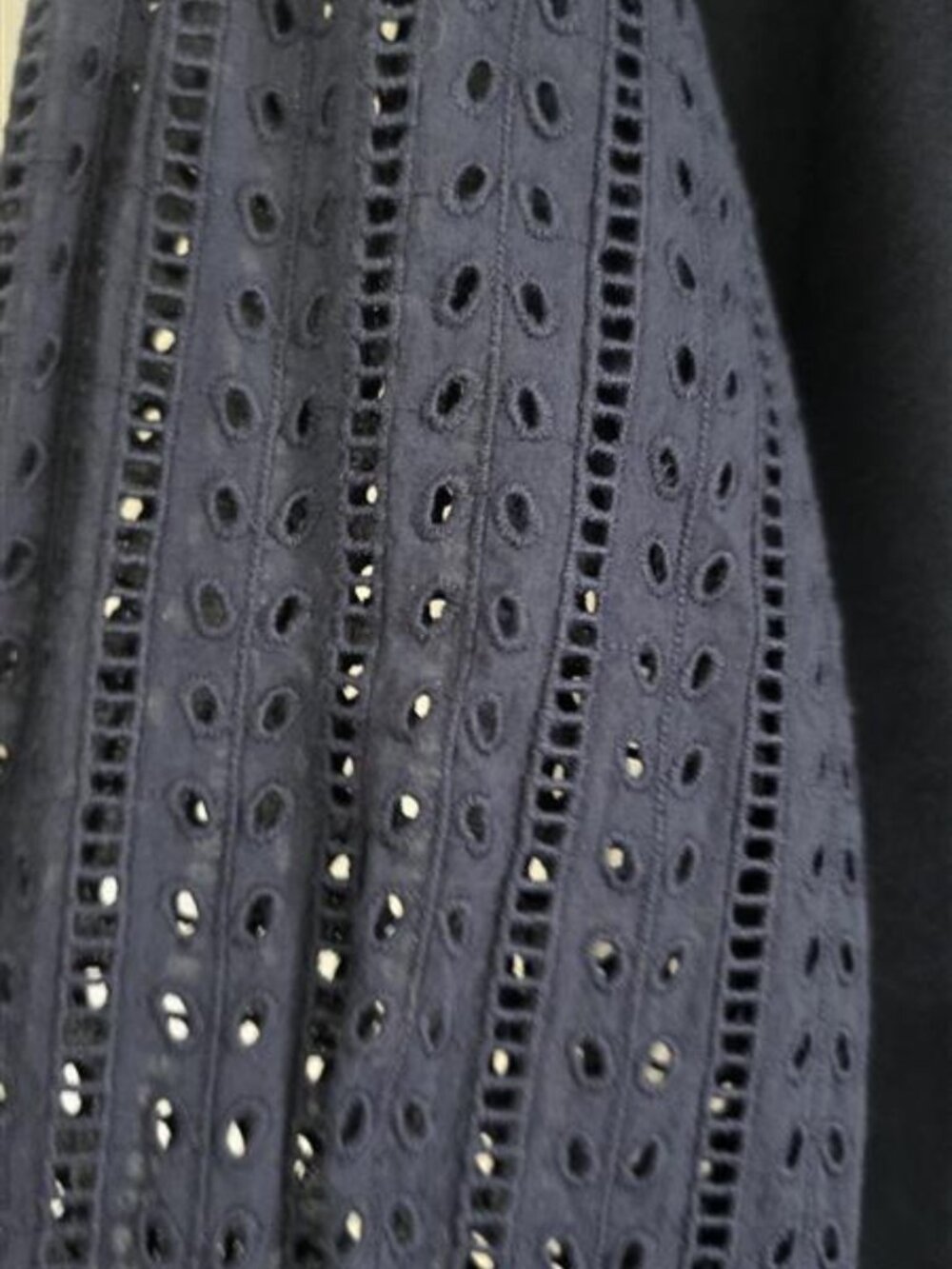 Banana Republic Navy Cotton Eyelet Lace Sleeve Top Blouse Size Medium - Picture 4 of 10